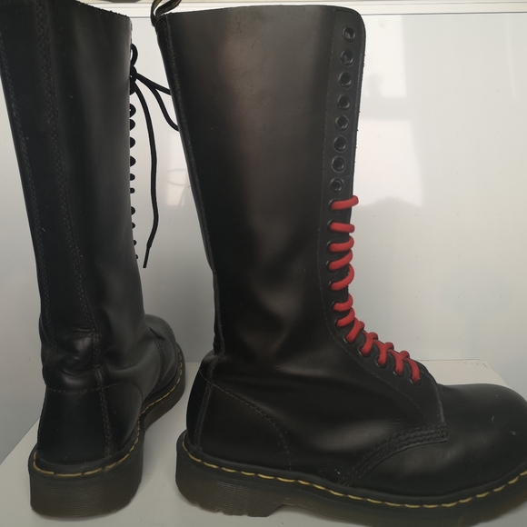 Vintage Dr Martens 1942 black lace up knee high boots - Picture 4 of 8